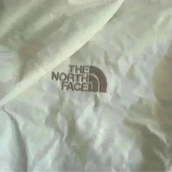 The North face women’s white light jacket size Medium - Picture 6 of 8